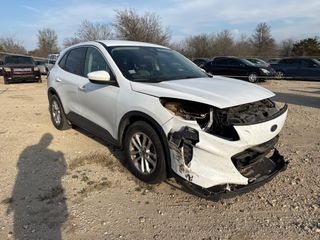 2020 Ford Escape SE - Exterior Front Right Corner Image